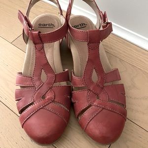 Earth red leather size 9
